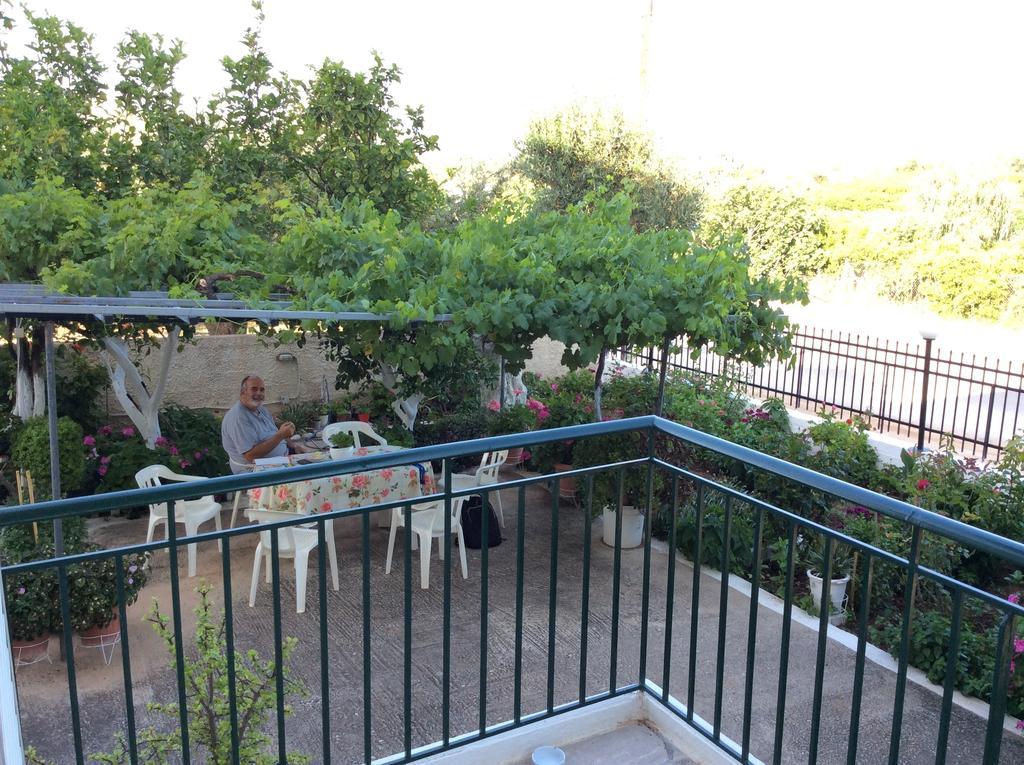 Apartments Rania Tolo Bilik gambar
